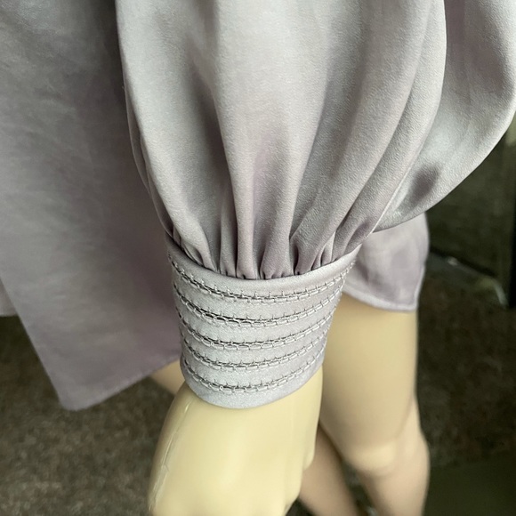 Soft polyester long tulip-sleeve blouse - Picture 5 of 8